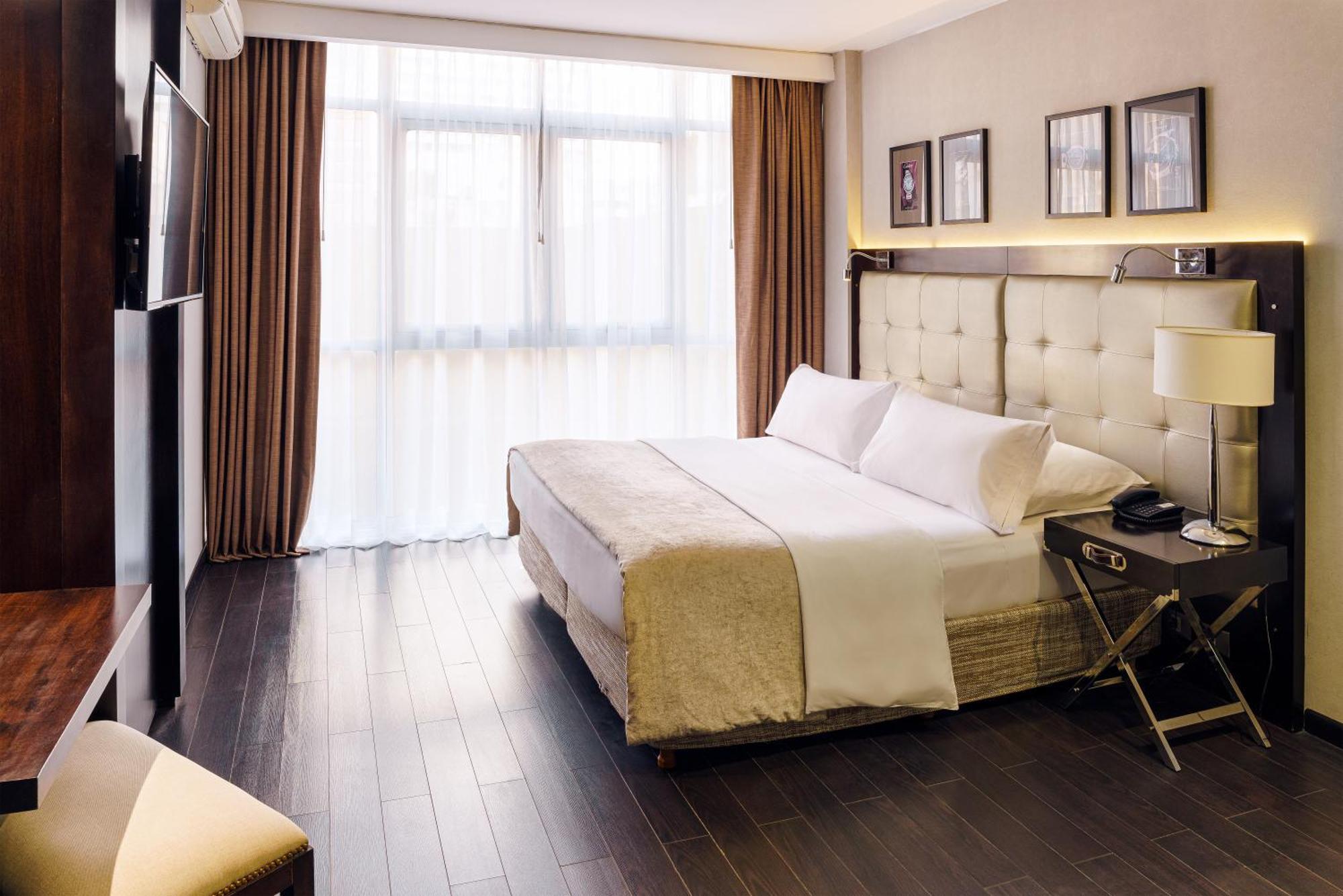Lennox Hotel 4*